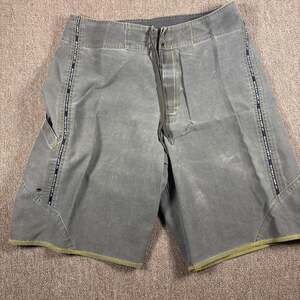 2005 Urban Pipeline Men’s Shorts/Bathing Suit size 34 NWOT